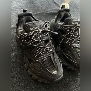 Balenciaga all black track sneaker size6 in very good condition